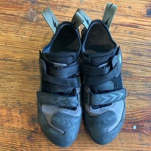 Men's Evolv Size 9 Kronos Rock Climbing Shoes